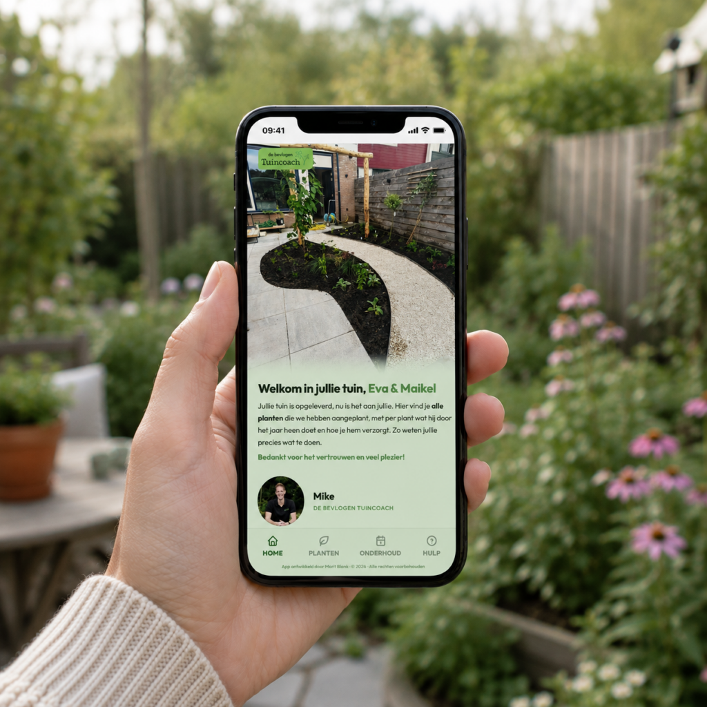 Een telefoonscherm met een voorbeeld van de Bevlogen Tuincoach app - een persoonlijke tuinpagina per klant